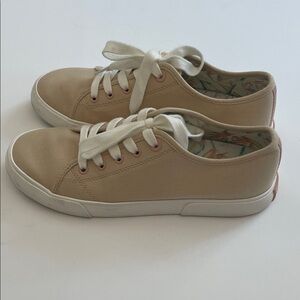 Vionic Beige Canvas Sneakers with White Laces